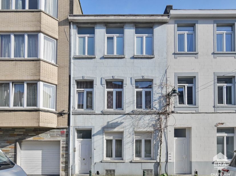 t;Près du Quartier Dansaert à Bruxelles  Immeuble de rapportERA CHATELAIN vous propose cet immeuble au superbe potentiel, idéalement situé à Bruxelles