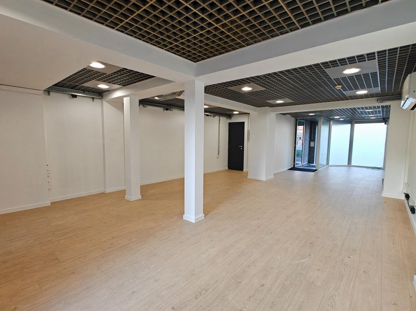 Bien professionnel à vendre
                    à 9000 Gent