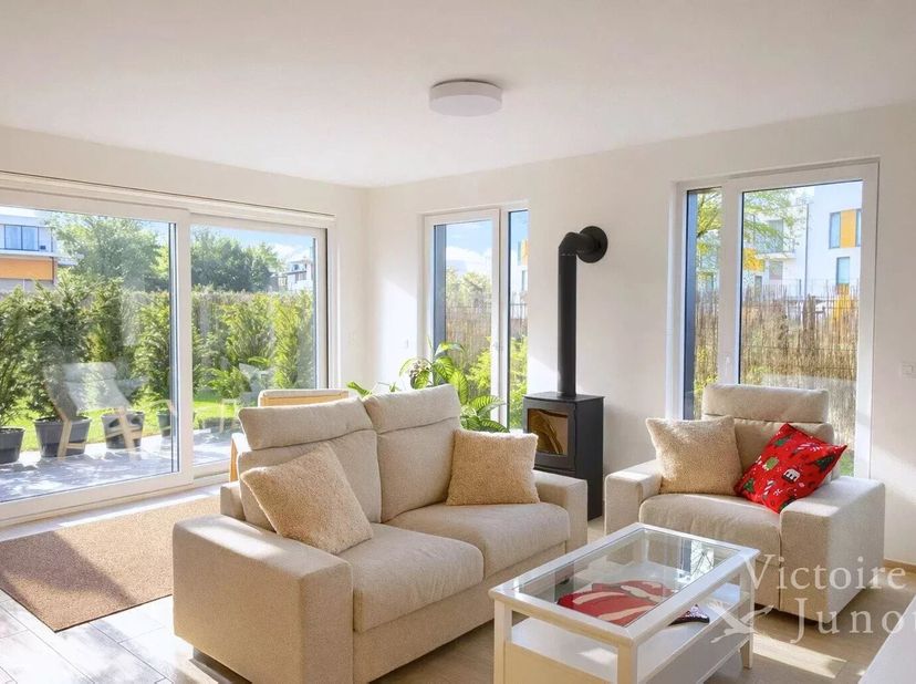 Voorgesteld door Yanis Morsa: 0487 71 46 10 / yanis.morsa@victoire.be<br />
Victoire Junot presenteert u deze mooie woning met 3 gevels, gebouwd in 20