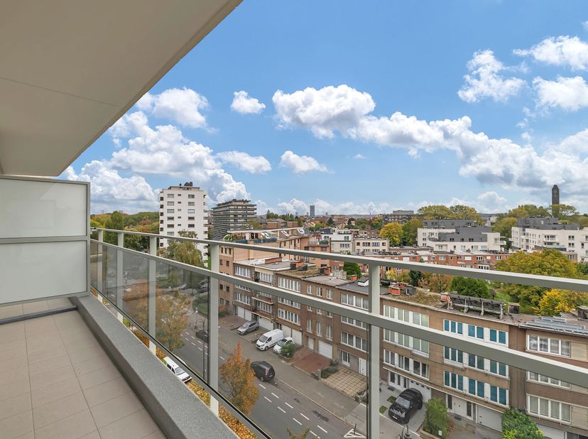 Voor meer info of bezoek, bel 02/884.23.23 - In Sint-Jans-Molenbeek, dicht bij openbaar vervoer en winkels, vindt u dit instapklaar 3-slaapkamerappart