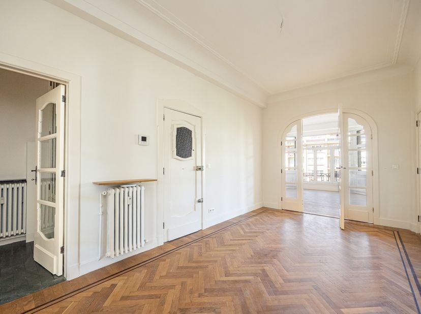De videotour, het grondplan, het EPC en de asbestinventaris kan u reeds bekijken via de Wellimmo-site (‘documenten’)<br />
<br />
Lichtrijk penthouse-
