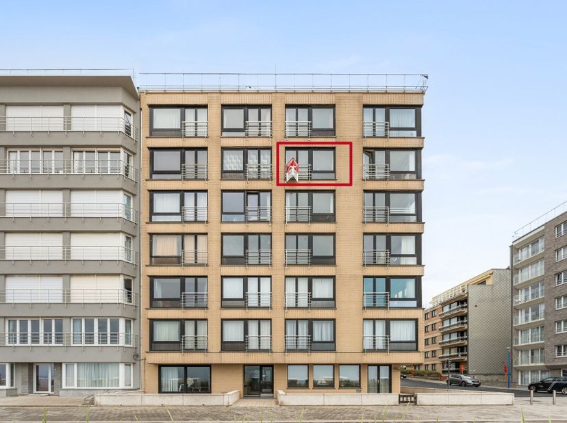À vendre : appartement sur la digue à Sint-Idesbald, situé au 5e étage avec vue dégagée sur la mer. Cet appartement semi-ouvert se trouve au cur de la