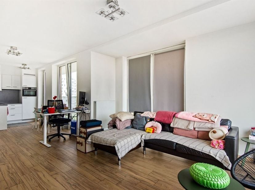 Ligging: Dit recent appartement bevindt zich in een aangename en rustige omgeving met een vlotte verbinding naar Antwerpen en omliggende gemeenten. Wi