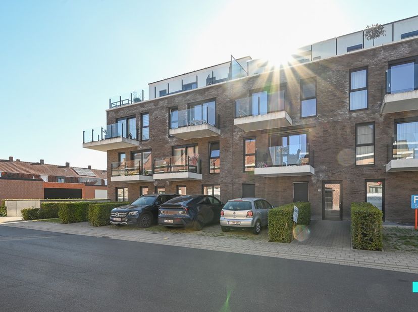 Dit instapklare appartement bevindt zich op de tweede verdieping van residentie Princess D, gebouwd in 2020. Dankzij de rustige ligging, de kwalitatie