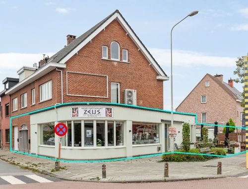                                         Bien commercial à vendre à Aartselaar, € 398.000
