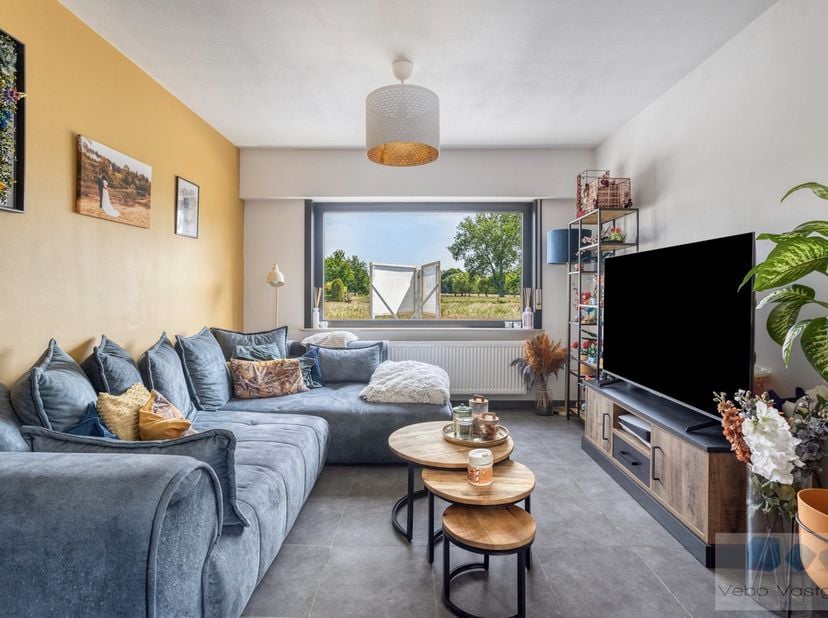 Op een unieke locatie te Heist-op-den-Berg, bevindt zich deze leuke starterswoning met 2 slks, ruime tuin en vrijstaande garage.<br />
<br />
Deze cha