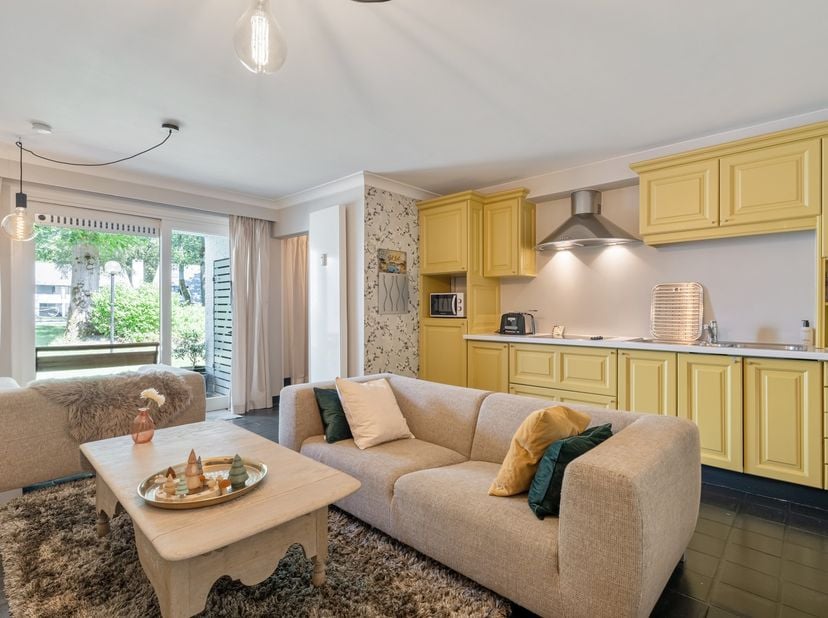 In het hart van het groene en rustige Hengelhoef bevindt zich deze unieke vakantie woning die direct een gevoel van ontspanning en natuur oproept