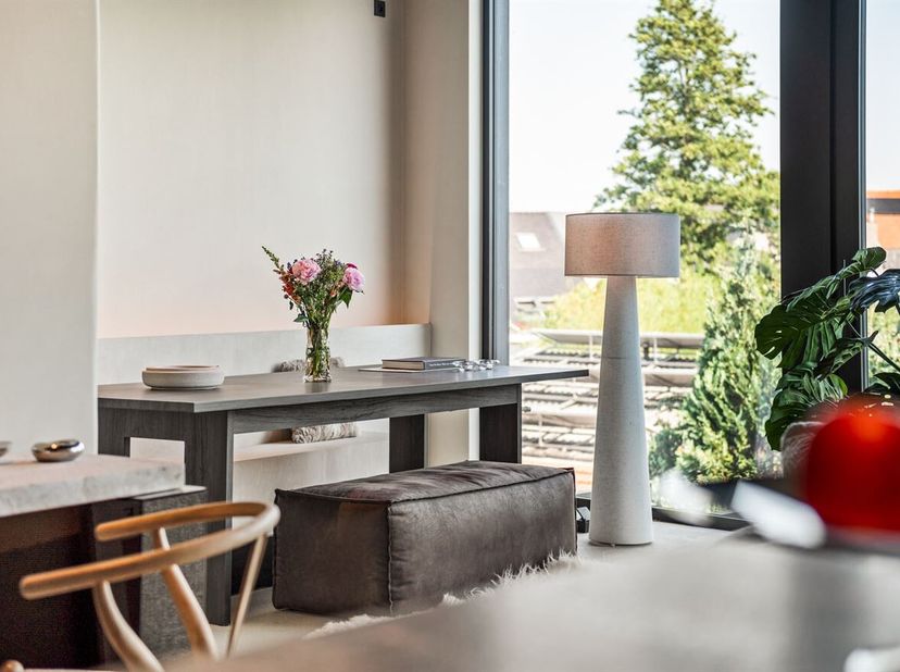 Loft/triplex aux finitions luxueuses, comprenant 3 chambres, situé dans un emplacement de choix à proximité des remparts de Lier <br />
Situé dans une