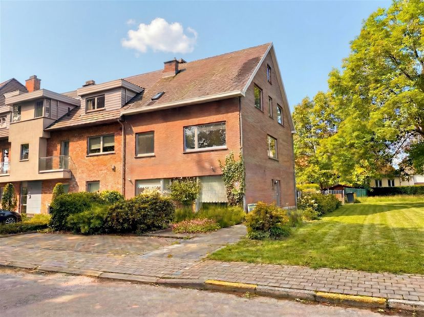 Bien professionnel à vendre
                    à 1970 Wezembeek-Oppem