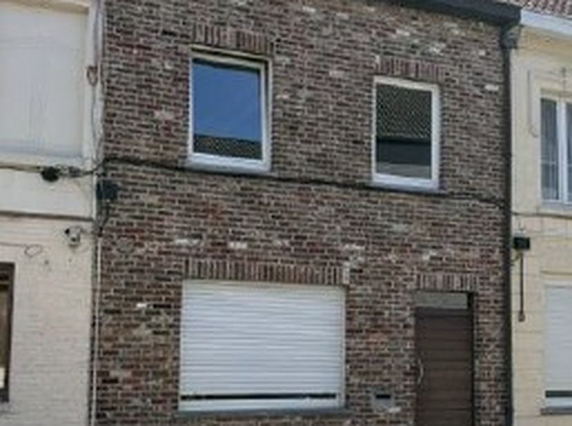 Ben jij op zoek naar een gezellige woning op een gunstige locatie? Dit pand bevindt zich op wandelafstand van het station en pal in het centrum van Me