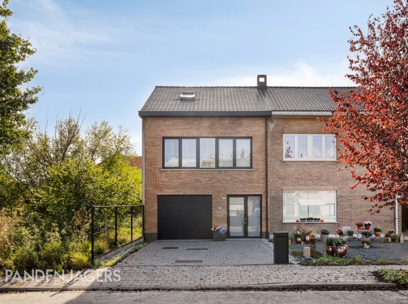 Huis te koop in Hoevelaan 3,
                    2570 Duffel