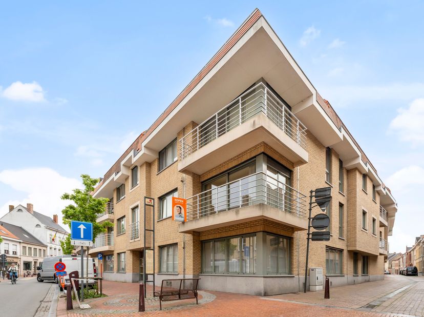 Dit goed gelegen appartement is gelegen op wandelafstand van de Grote markt.<br />
Het appartement is te betreden via de lift en is gelegen op het eer