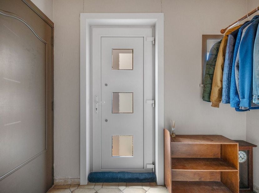 Deze prachtige woning is gelegen in Tienen en biedt alle comfort van een half open bebouwing. Met een leuke tuin, een gezellig terras en een garage, i