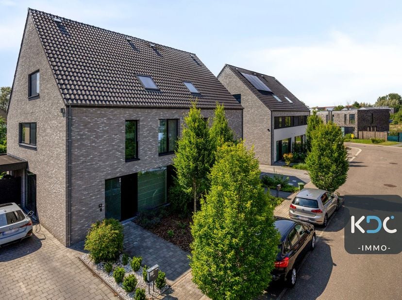 Magnifique maison de la société Kwadraat prête à emménager à vendre ! <br />
Située dans un nouveau quartier résidentiel calme à Sint-Joris-Weert, à d