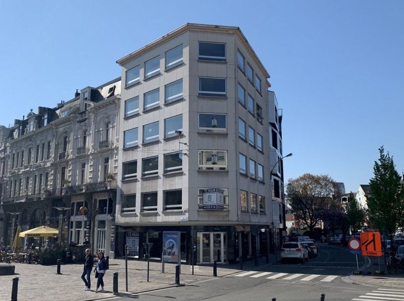 Bien professionnel à louer
                    à 9000 Gent