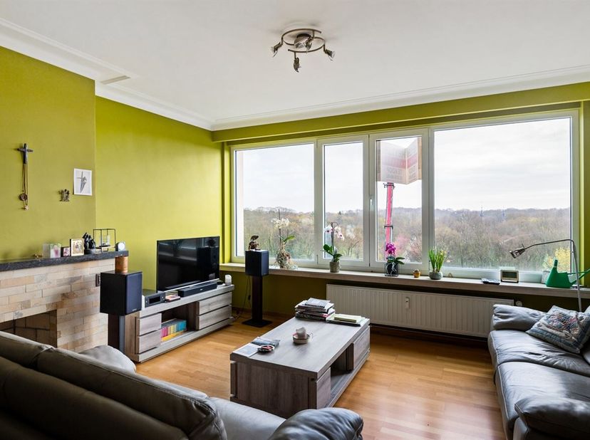 Dit appartement bevindt zich in een goed onderhouden gebouw op de Wouter Haecklaan te Deurne-Zuid. Het Rivierenhof bevindt zich op wandelafstand, also