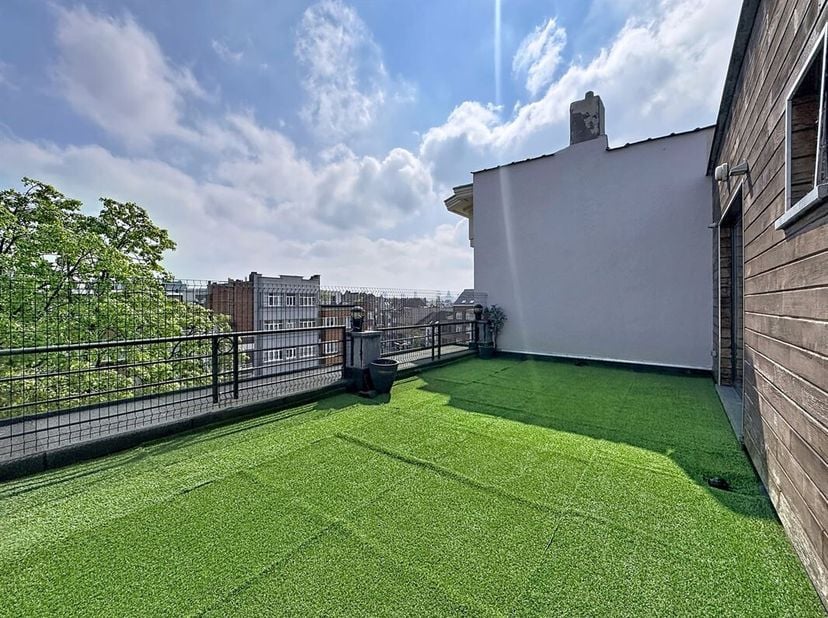 Karreveld district, dicht bij alle voorzieningen - Op de 4e en 5e verdieping van een klein flatgebouw, prachtig gemeubileerd duplex appartement van +/