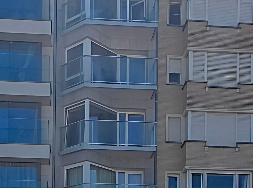 Op zoek naar een instapklaar verblijf aan zee?<br />
<br />
Ontdek dit prachtig volledig gerenoveerde penthouse waar comfort, licht en een uitstekende