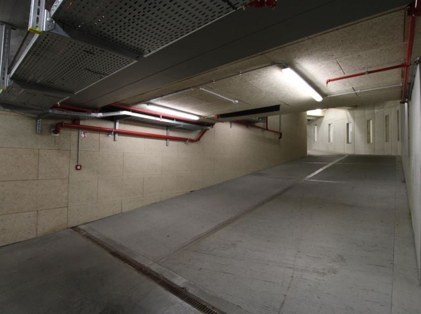 Emplacement souterrain idéalement situé avec stockage à louer !<br />
 <br />
Situation : Grâce à sa situation centrale et pratique, cet emplacement