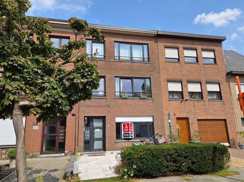 Appartement te huur in Leugstraat  127 bus A,
                    2630 Aartselaar