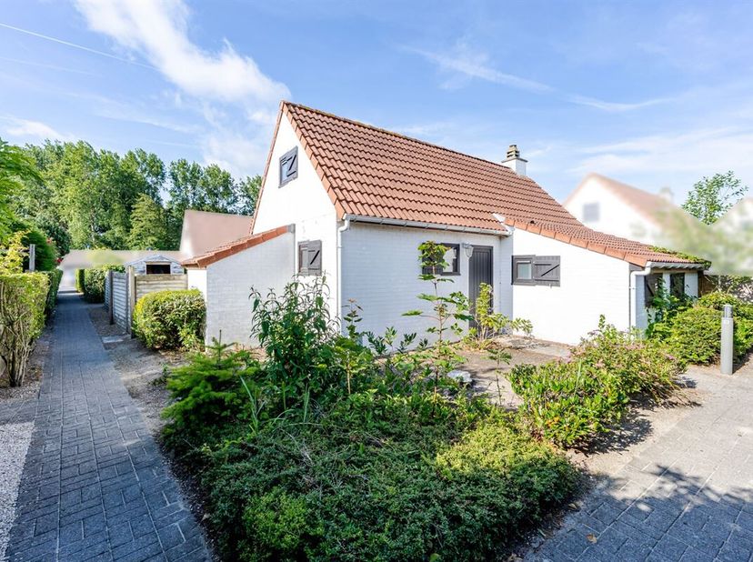 Vakantiewoning, Park Zeebos, Bredene<br />
Zonnige vakantiewoning met ruime tuin en parkeerplaats, rustig gelegen in het rustige en groene park Zeebos