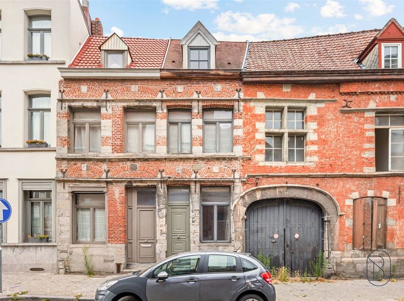 Te koop: Charmante woning met 4 slaapkamers in centrum van Doornik<br />
In het hart van Doornik, op wandelafstand van de Place de Lille, de Grote Mar