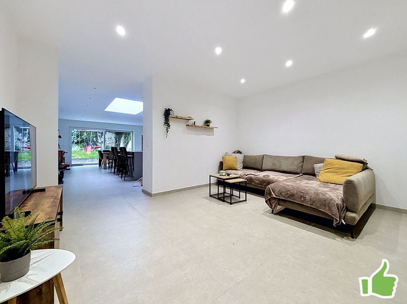 Magnifique maison totalement rénovée à Mouscron, près du centre et de la gare.<br />
<br />
Spacieuse et lumineuse, rien ne manque à cette habitatio