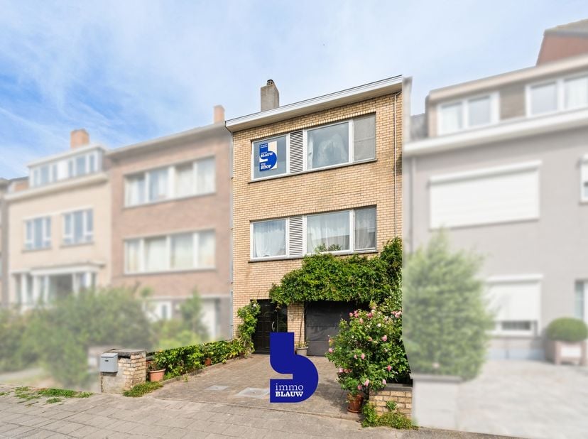 Welkom in de Eigen-Haardstraat in Mariakerke.<br />
<br />
Deze ruime gezinswoning biedt tal van troeven en is de ideale thuis voor wie op zoek is naa