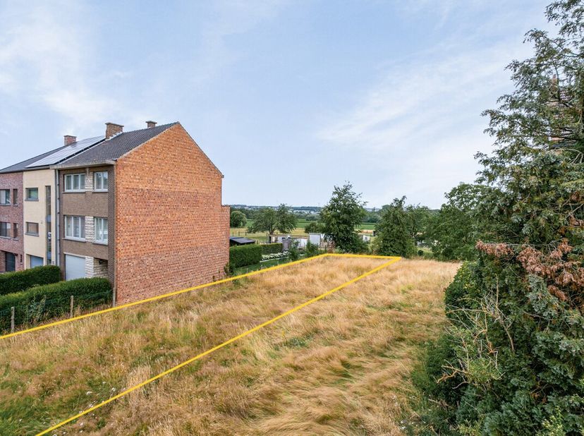 Gelegen te Halle, Maasdal, stellen wij jou deze heel leuke bouwgrond voor, gelegen op een Zuidwest georiënteerd perceel grond van 3 a 75 ca met heel l