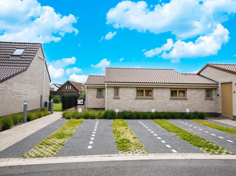 Vakantiewoning - 2 slaapkamers - 1 badkamer - 1 toilet - tuin + berging - 1 staanplaats
