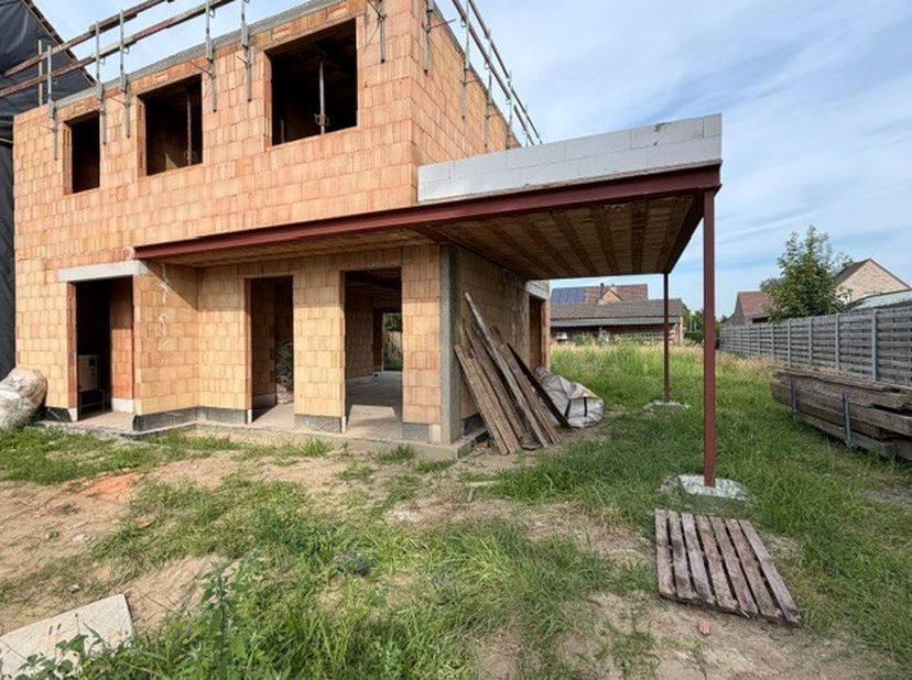 TOPVOORDEEL! Betaal nu slechts 6% BTW i.p.v. 21%. Informeer snel naar de voorwaarden.<br />
<br />
Op een prachtige locatie, nabij het centrum van Vel