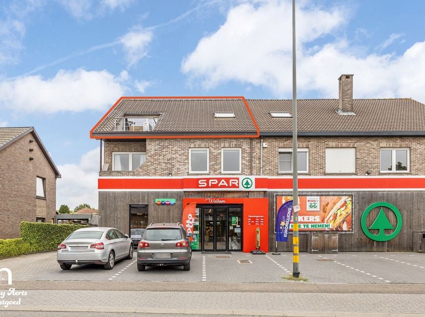 Bent u op zoek naar een comfortabel en instapklaar appartement op een praktische locatie? Dan is dit verzorgde 1-slaapkamerappartement in Kermt (Hasse