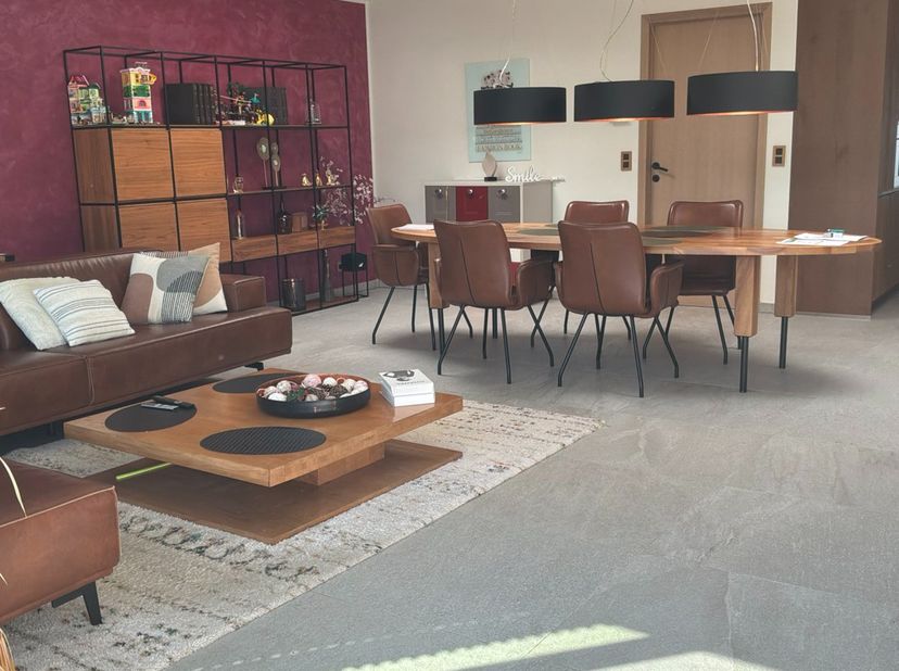 Bent u op zoek naar een ruime, energiezuinige woning op een gunstige locatie in Gent? Dan is deze instapklare gezinswoning absoluut een bezoek waard.<