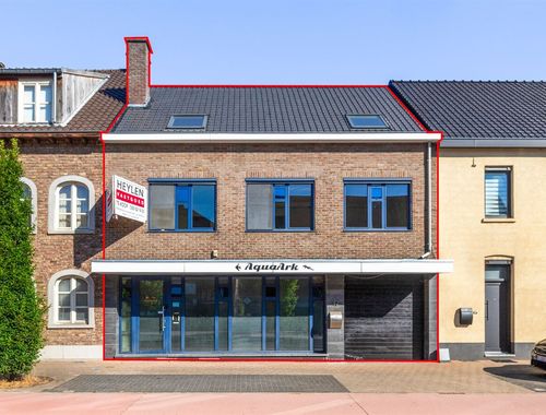                                         Handelspand met woonst te koop in Neeroeteren, € 280.000
