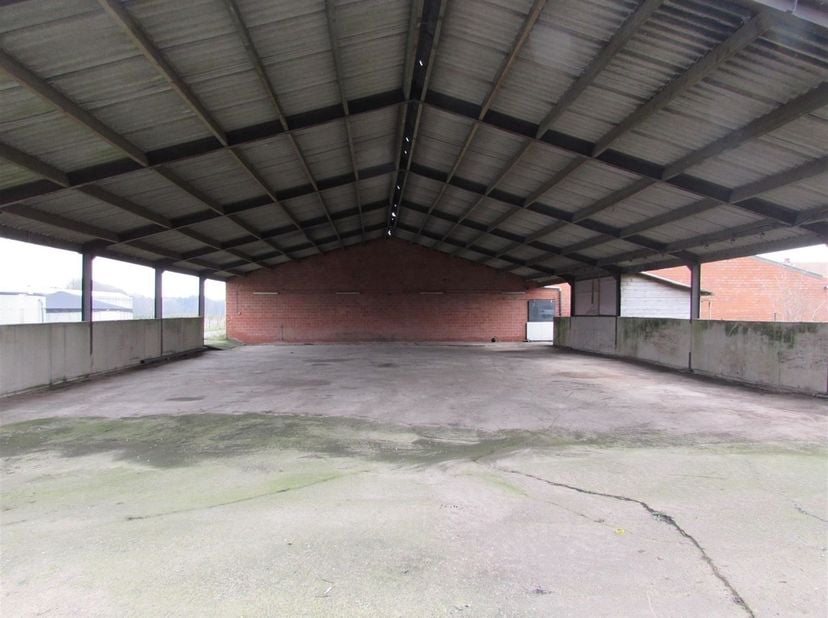 Opslagruimte van 385m² te Huur <br />
<br />
<br />
Deze opslagruimte is gelegen op Geheul, een verlening van Koekhoven te Merksplas.<br />
Ideaal