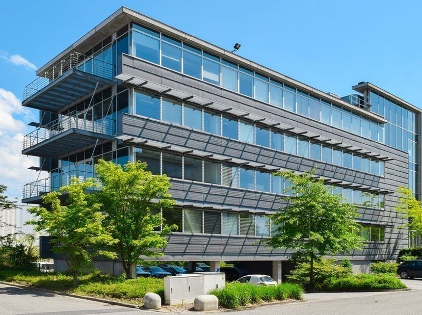 204m² kantoorruimte op 3de verdieping<br />
Ligging: vlakbij afrit E19, in bedrijvenzone Mechelen-Noord<br />
<br />
Specificaties: landschapskantoor,