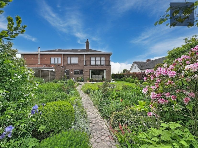 Huis te koop in Waregemstraat 81,
                    8792 Desselgem