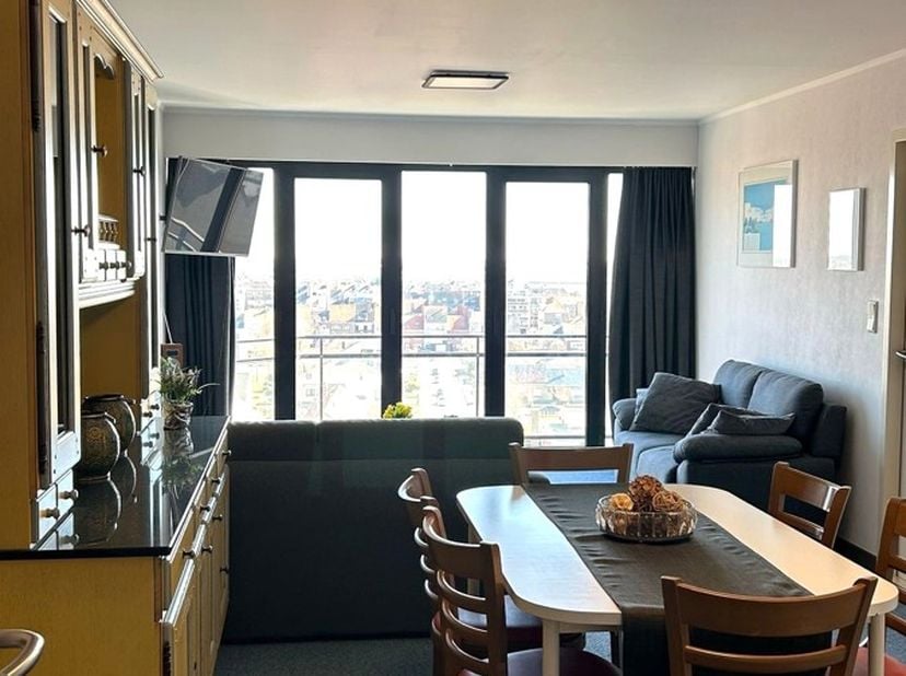 Dit eenslaapkamerappartement is gelegen op de 7de verdieping van residentie Hydro Palace, op een gunstige locatie net buiten het centrum van Oostende.