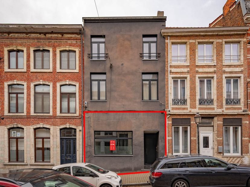LOCAL COMMERCIAL RENOVE<br />
<br />
Il n'est pas possible de transformer le rez-de-chaussée en logement.<br />
Le rez-de-chaussée ne peut être utilis