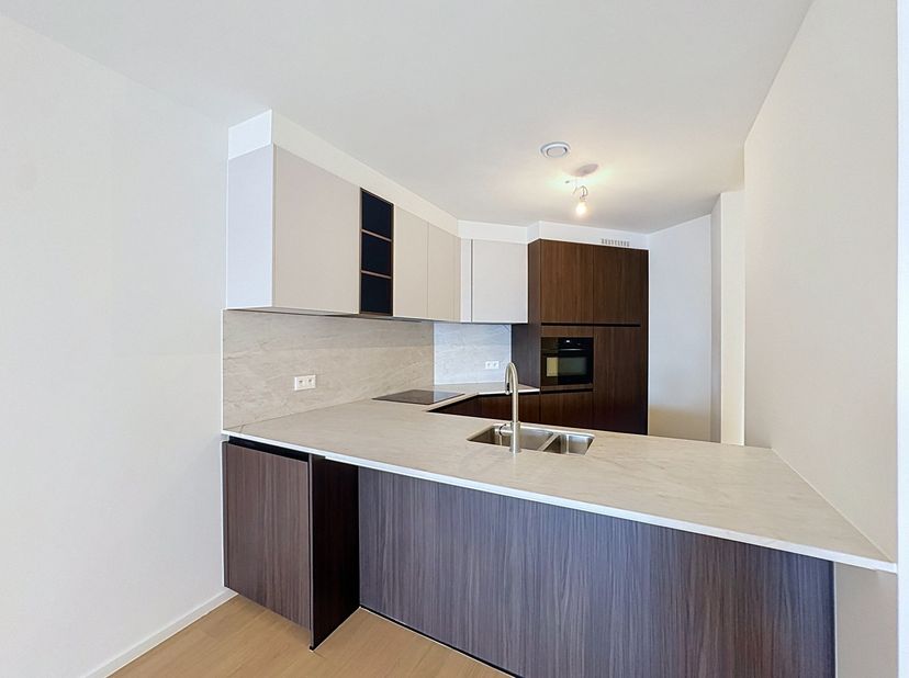 Exclusief gerenoveerd en energiezuinig appartement op topligging in het hart van Knokke met 2 slpks, 2 badks, ZUIDgericht terras én mogelijkheid tot a