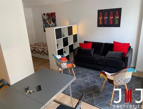                                         Studio te huur in Brussel, € 925
