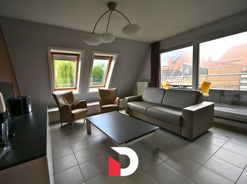 Ben je op zoek naar een ruim en instapklaar appartement aan zee, waar licht, comfort en rust samenkomen?<br />
Dit duplexappartement met twee slaapkam