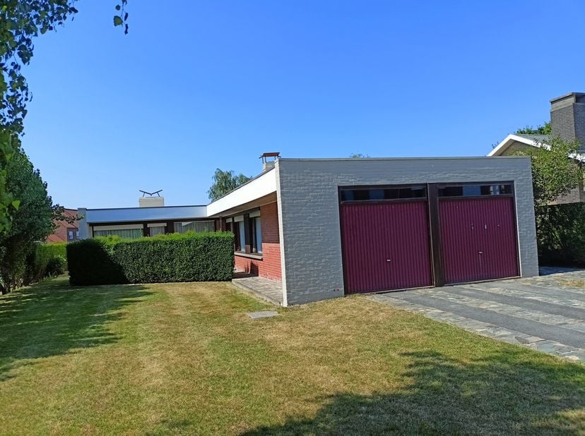 Ruimte, comfort en een unieke ligging!<br />
Bent u op zoek naar een woning met royale leefruimtes, een prachtige tuin en alle voorzieningen binnen ha