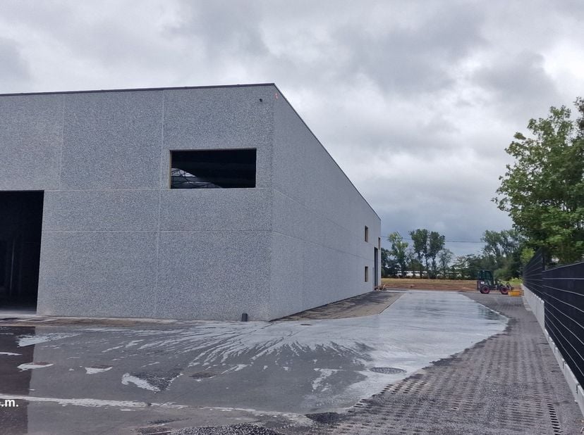 Bedrijfsvastgoed te huur in Groenling 14 bus 9 en 10,
                    9940 Evergem