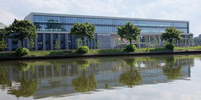 Bedrijfsvastgoed te huur in Baron Ruzettelaan 7, 8310 Assebroek