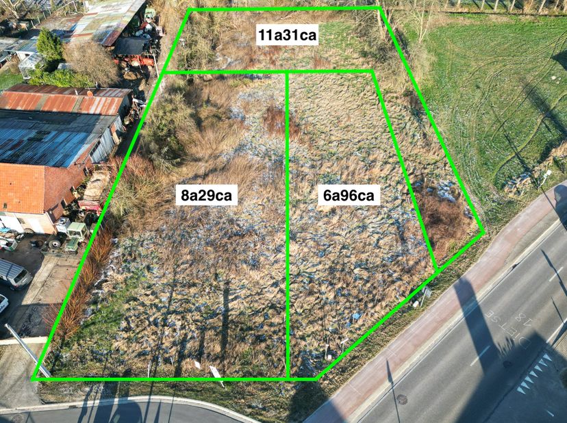 Lot 3<br />
Mooi gelegen bouwgrond voor open bebouwing (6a 96ca), vlakbij het centrum van Lummen. Het perceel bevindt zich op de hoek van de Schutters
