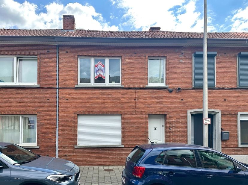 Deze woning is gelegen op een uitstekende locatie in de geliefde wijk Runkst, op korte afstand van het stadscentrum van Hasselt. De woning beschikt ov