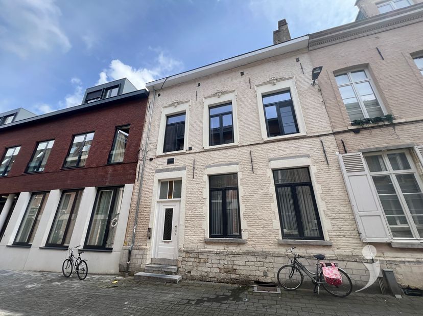 Studio spacieux au centre de LouvainCe studio spacieux et bien entretenu est idéalement situé au cœur de Louvain, à distance de marche de toutes les c