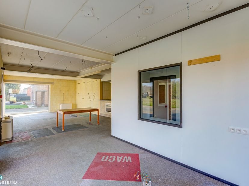 RUIM HANDELSPAND (SHOWROOM/BUREAU EN ZEER GROOT MAGAZIJN) MET VEEL MOGELIJKHEDEN TE BILZEN<br />
<br />
*** Bekijkt U dit handelspand via een aanverwa