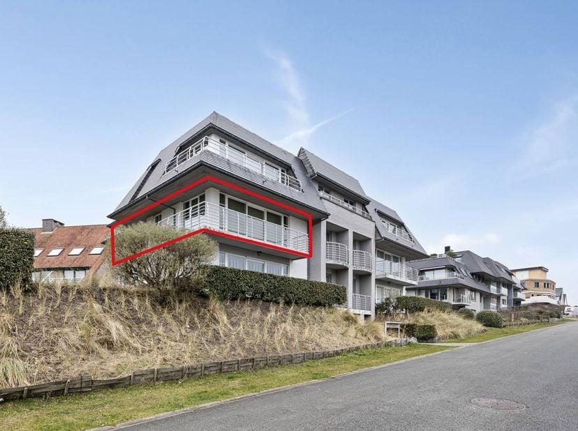 In H. Christiaenlaan te Sint-Idesbald (Koksijde), vlakbij het strand en op wandelafstand van het centrum waar tal van faciliteiten aanwezig zijn, vind